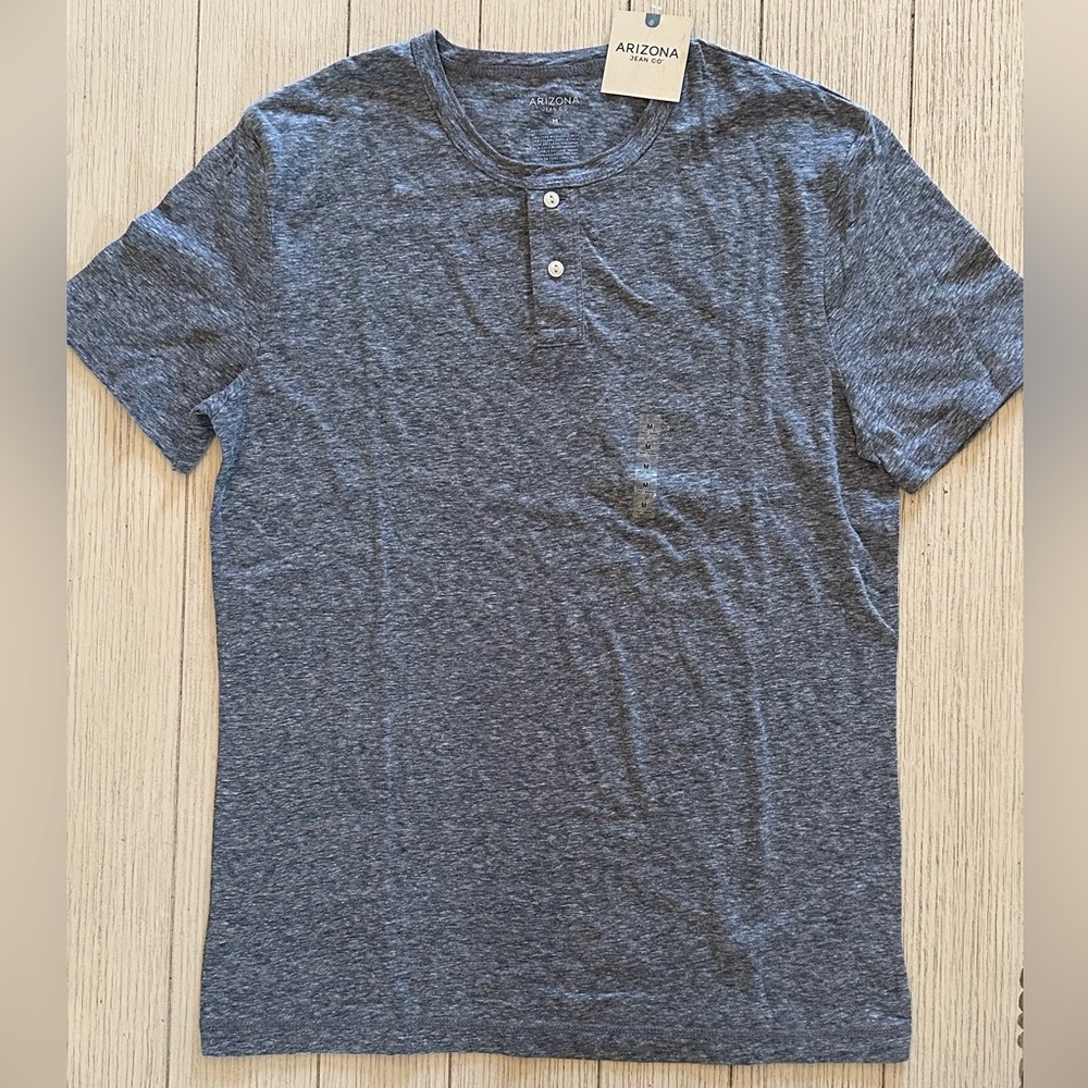 Arizona Short Sleeve Henley T-shirt, size Medium.